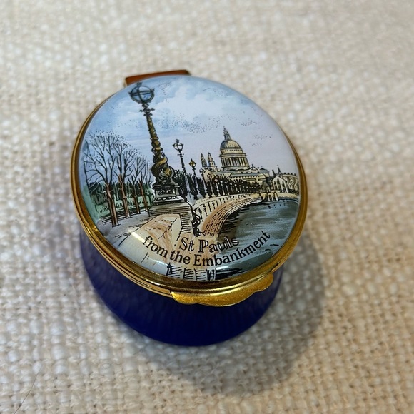 Crummles & Co. Vintage Enamel Box: St. Paul’s from the Embankment - Picture 2 of 5